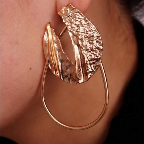 Zara Geo Irregular Hoop Earrings - Picture 5 of 13